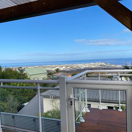 Location Saisonniere A Portee De Vue La Possession Exterior foto